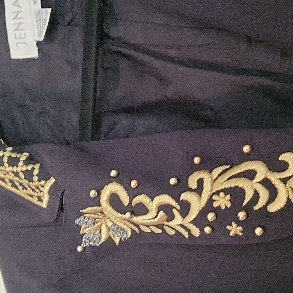 Blazer - Picture 3 of 6
